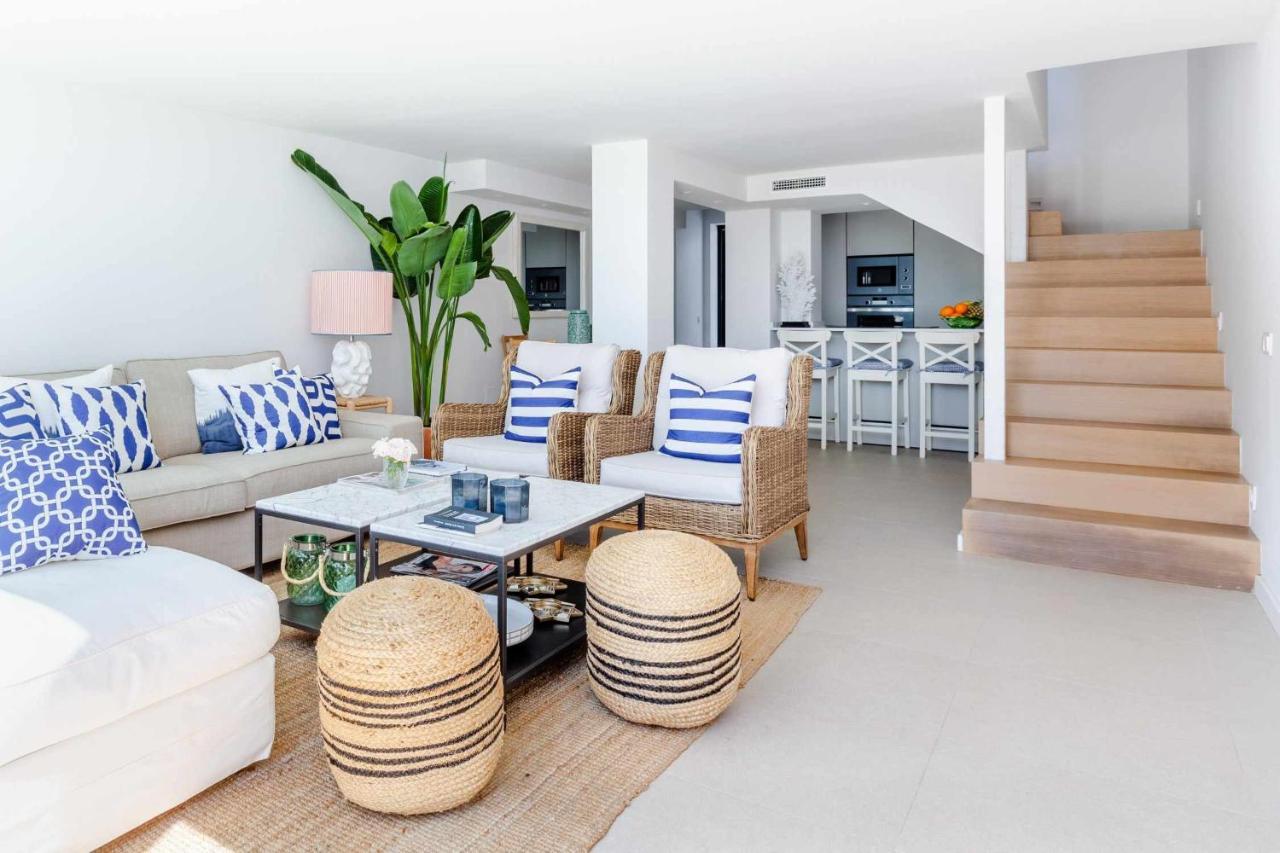 Rincon Del Mar Watch Waves Roll In From The Lavenderfringed Balcony Villa Rincon de la Victoria Exterior photo
