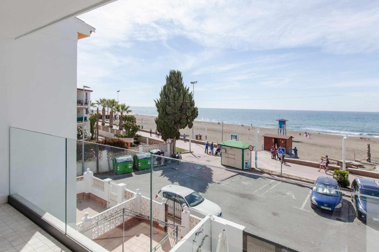 Rincon Del Mar Watch Waves Roll In From The Lavenderfringed Balcony Villa Rincon de la Victoria Exterior photo