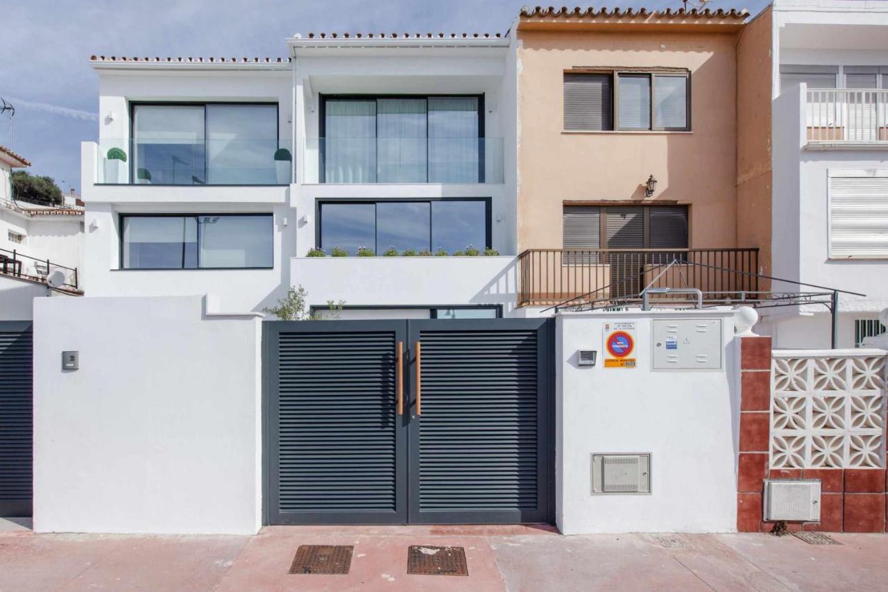 Rincon Del Mar Watch Waves Roll In From The Lavenderfringed Balcony Villa Rincon de la Victoria Exterior photo